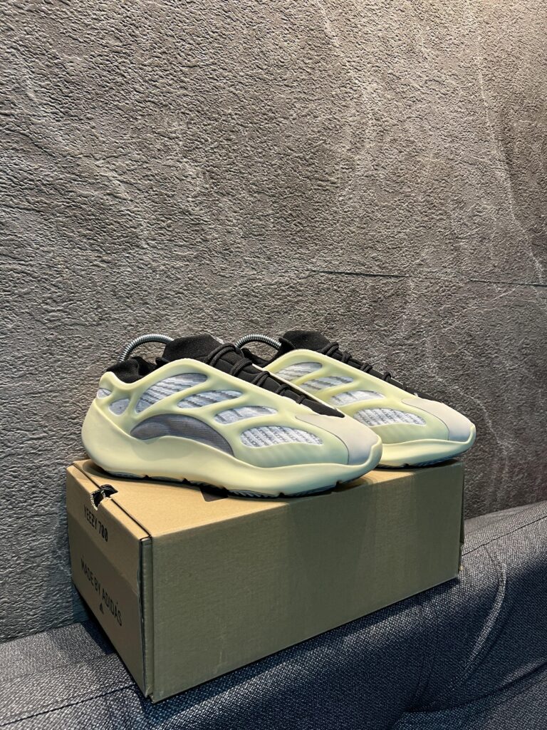 Yeezy 700 V3